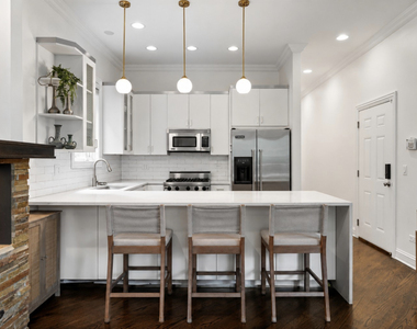 1131 W Addison Street - Photo Thumbnail 8