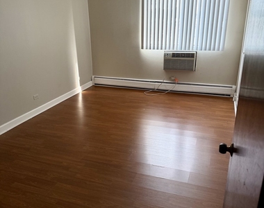 5306 N Cumberland Avenue - Photo Thumbnail 3