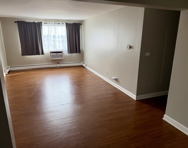 5306 N Cumberland Avenue - Photo Thumbnail 4