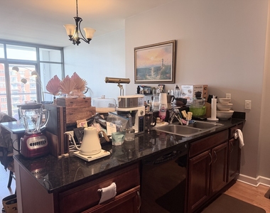 1235 S Prairie Avenue - Photo Thumbnail 3