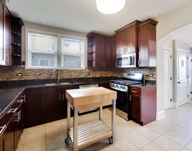 7922 W Elmgrove Drive - Photo Thumbnail 9