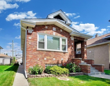 7922 W Elmgrove Drive - Photo Thumbnail 1