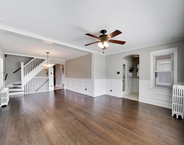 7922 W Elmgrove Drive - Photo Thumbnail 4