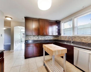 7922 W Elmgrove Drive - Photo Thumbnail 11