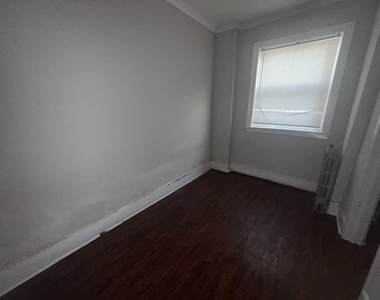 6748 N Ashland Avenue - Photo Thumbnail 3