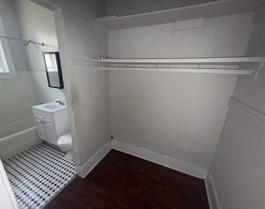 6748 N Ashland Avenue - Photo Thumbnail 7