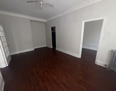 6748 N Ashland Avenue - Photo Thumbnail 1