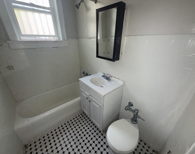 6748 N Ashland Avenue - Photo Thumbnail 9