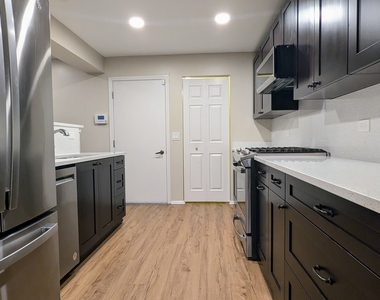 1628 Columbia Circle - Photo Thumbnail 5