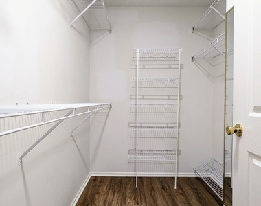 1628 Columbia Circle - Photo Thumbnail 10