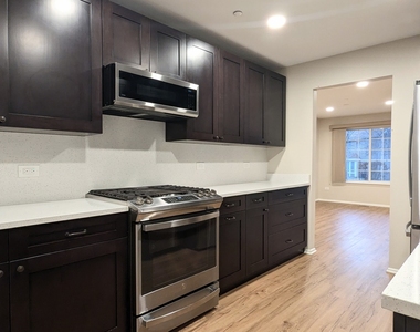 1628 Columbia Circle - Photo Thumbnail 4