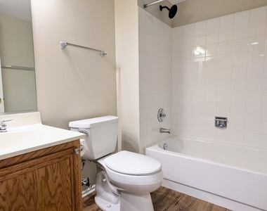 1628 Columbia Circle - Photo Thumbnail 12