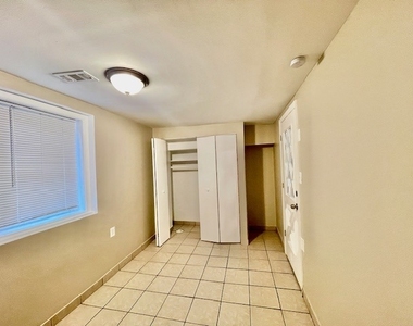 2227 W 19th Street - Photo Thumbnail 5