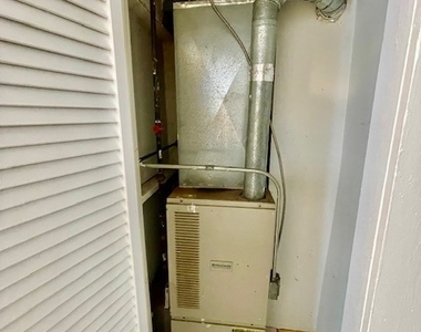 2227 W 19th Street - Photo Thumbnail 10