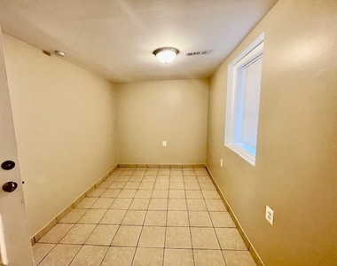 2227 W 19th Street - Photo Thumbnail 4