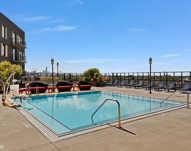 1025 W Addison Street - Photo Thumbnail 8