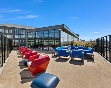 1025 W Addison Street - Photo Thumbnail 6