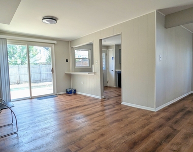 382 Dover Drive - Photo Thumbnail 5