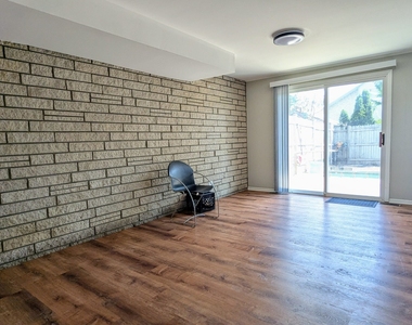 382 Dover Drive - Photo Thumbnail 4