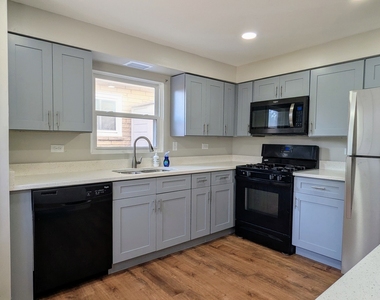 382 Dover Drive - Photo Thumbnail 7