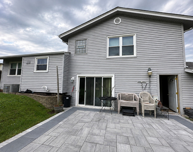 425 Ardglass Court - Photo Thumbnail 9