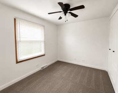 425 Ardglass Court - Photo Thumbnail 6