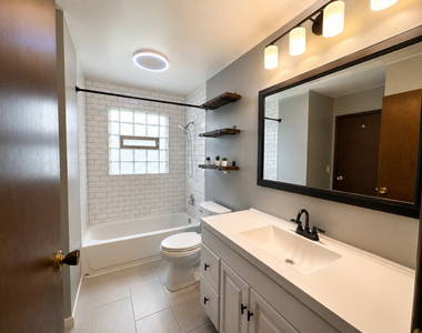 425 Ardglass Court - Photo Thumbnail 8