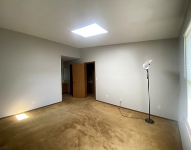 1826 Kerrybrook Court - Photo Thumbnail 7