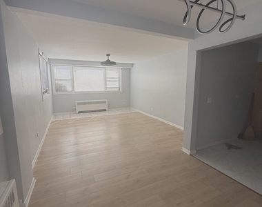 6700 S Paxton Avenue - Photo Thumbnail 10
