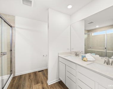 385 Danforth Drive - Photo Thumbnail 15