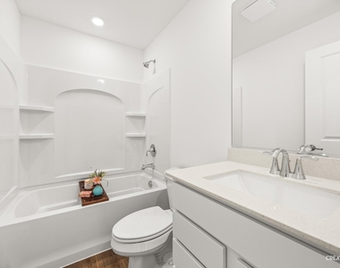 385 Danforth Drive - Photo Thumbnail 17