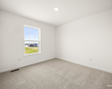 385 Danforth Drive - Photo Thumbnail 18
