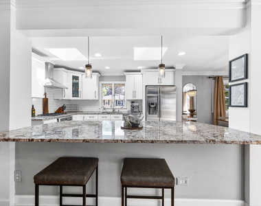 1024 Catalpa Lane - Photo Thumbnail 12