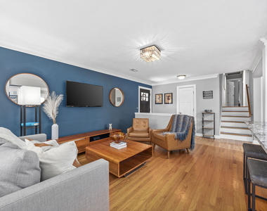 1024 Catalpa Lane - Photo Thumbnail 3