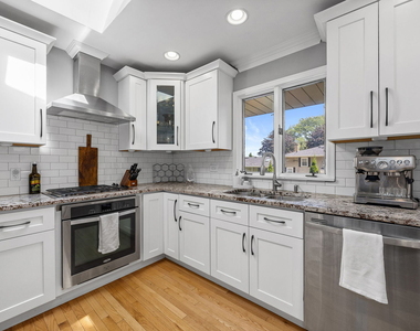 1024 Catalpa Lane - Photo Thumbnail 11