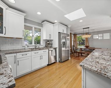 1024 Catalpa Lane - Photo Thumbnail 10
