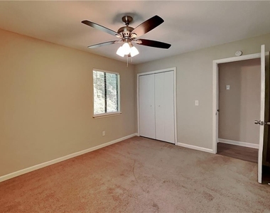 3013 Alberta Drive - Photo Thumbnail 13