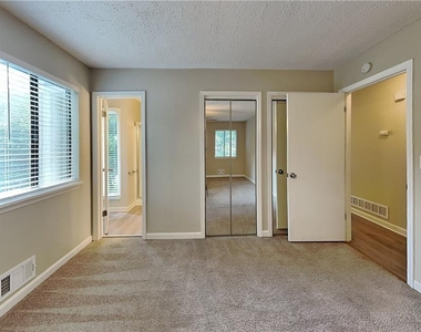 3013 Alberta Drive - Photo Thumbnail 8