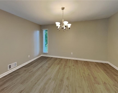 3013 Alberta Drive - Photo Thumbnail 5