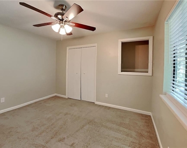 3013 Alberta Drive - Photo Thumbnail 11