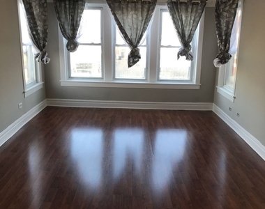 1540 N Hamlin Avenue - Photo Thumbnail 1