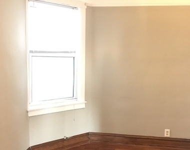 1540 N Hamlin Avenue - Photo Thumbnail 5