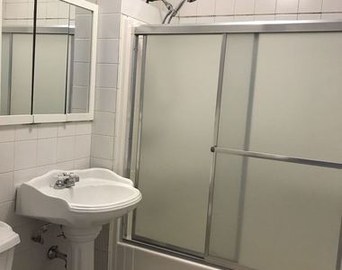 1540 N Hamlin Avenue - Photo Thumbnail 8