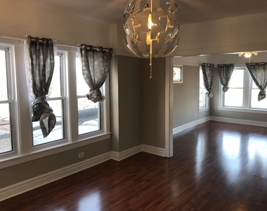 1540 N Hamlin Avenue - Photo Thumbnail 6
