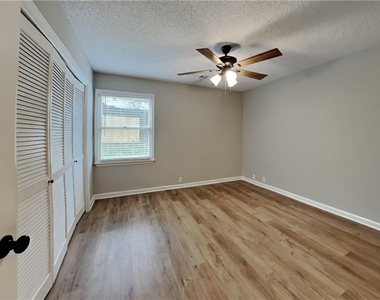 1947 Hunters Bend Court - Photo Thumbnail 10