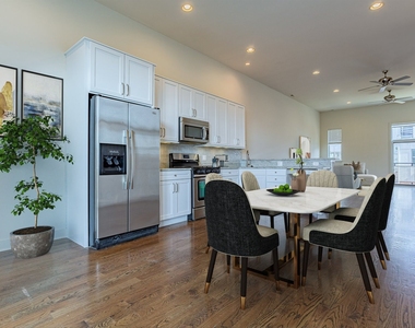 2100 Greenwood Street - Photo Thumbnail 5