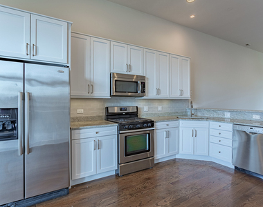 2100 Greenwood Street - Photo Thumbnail 7