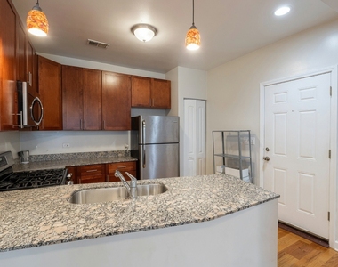 7225 N Rogers Avenue - Photo Thumbnail 3