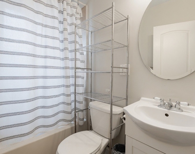 7225 N Rogers Avenue - Photo Thumbnail 9