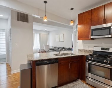 7225 N Rogers Avenue - Photo Thumbnail 2